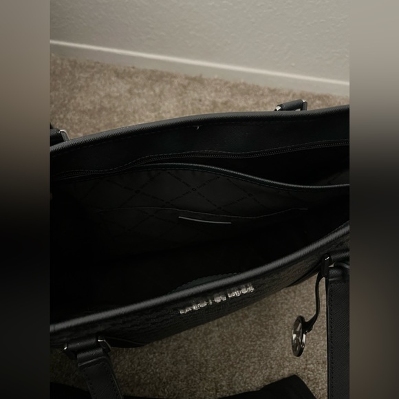 Michael Kors purse - Picture 4 of 4